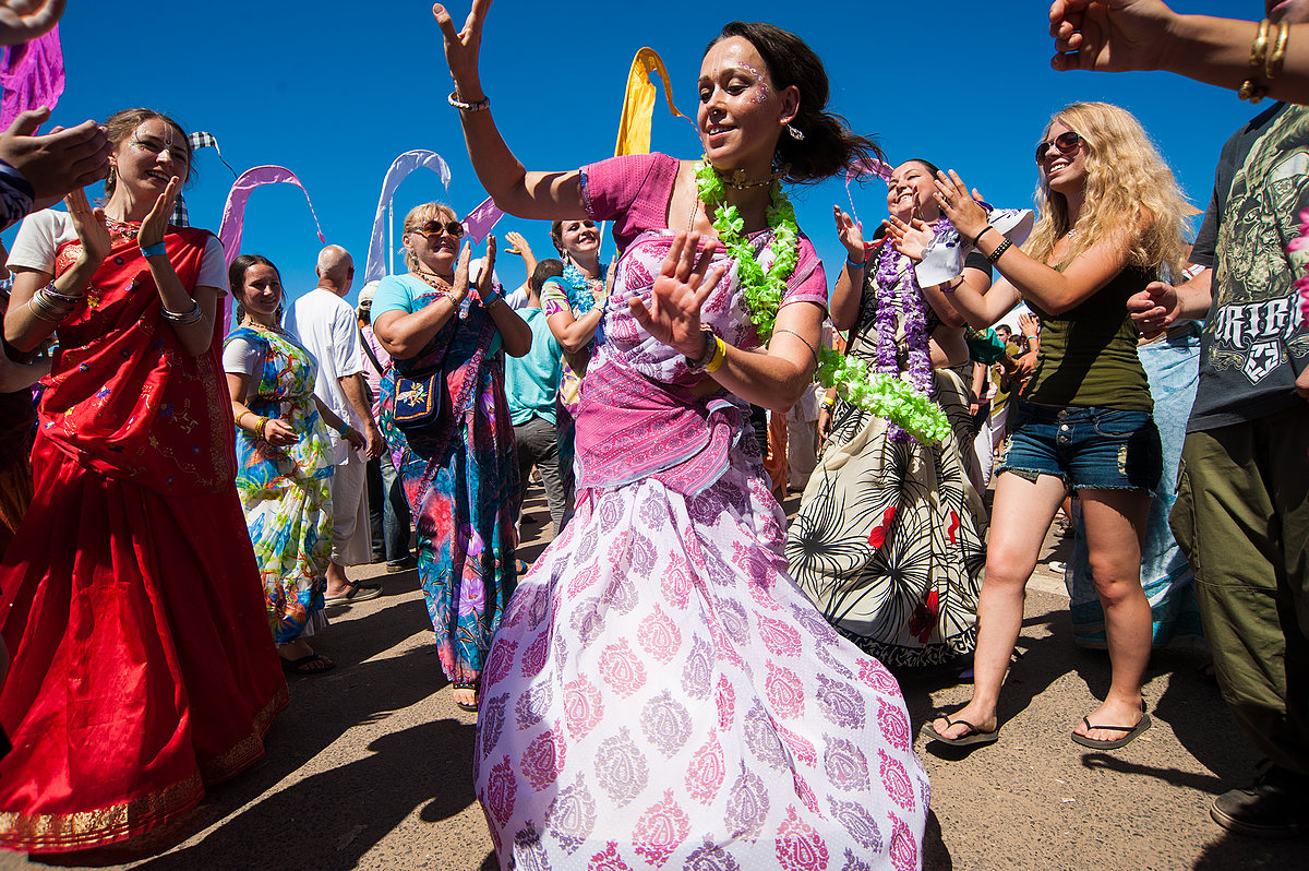 Varsana Rani - tancerka z Rosji (Woodstock 2013 - Pokojowa Wioska Kryszny)